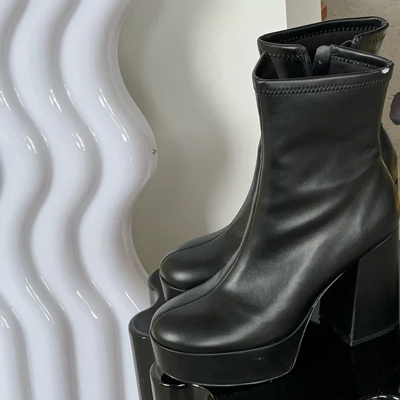 Call it Spring Boots - Picture 1 of 3